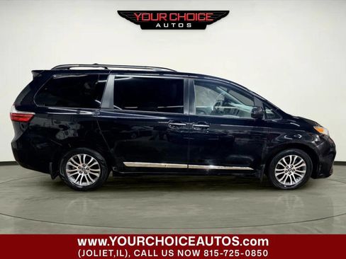 Used 2019 Toyota Sienna XLE w/ XLE Navigation Package image 8