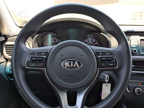 Used 2017 Kia Optima LX FWD image 18