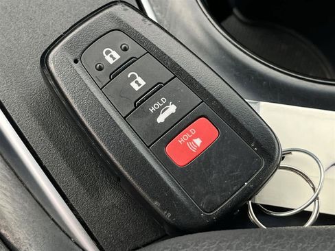 Used 2018 Toyota Camry L image 27