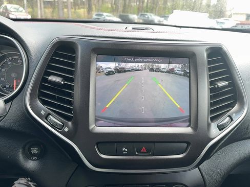 Used 2020 Jeep Cherokee Trailhawk w/ Cold Weather Group image 28