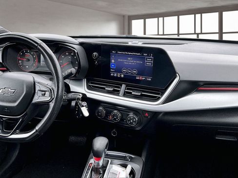 Used 2024 Chevrolet Trax RS w/ Sunroof Package image 5