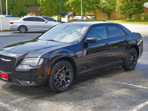 Used 2019 Chrysler 300 S AWD/4WD image 3