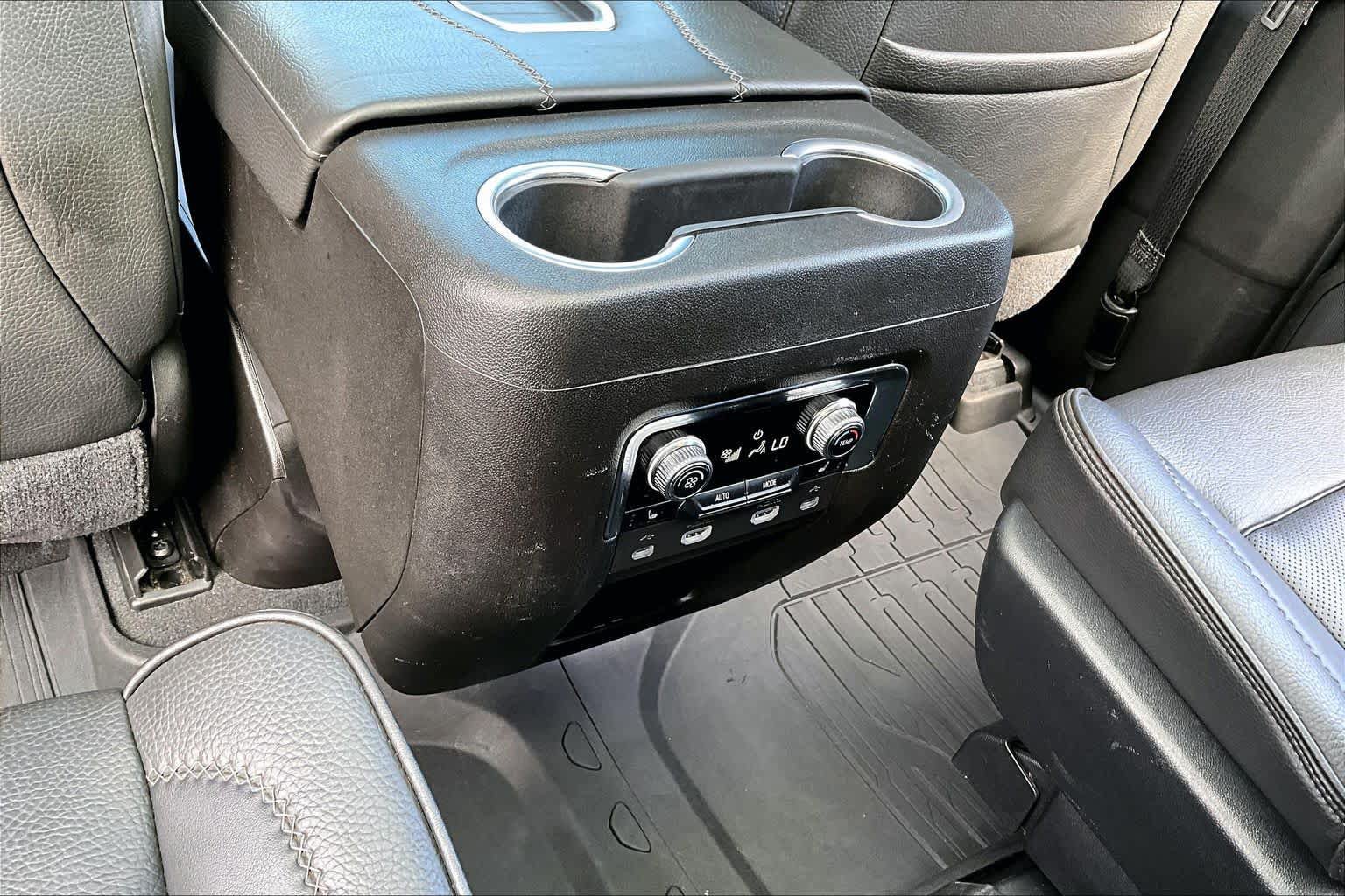 Used 2021 GMC Yukon Denali w/ Denali Ultimate Package AWD/4WD image 33
