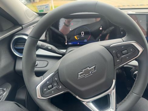 New 2026 Chevrolet Trax LT w/ Sunroof Package image 25