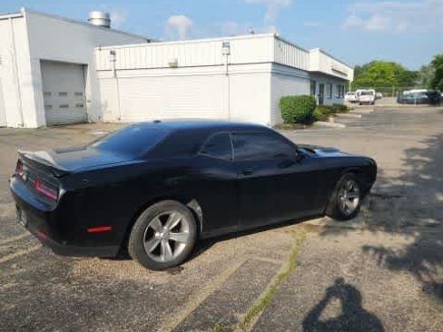 Used 2018 Dodge Challenger SXT RWD image 16