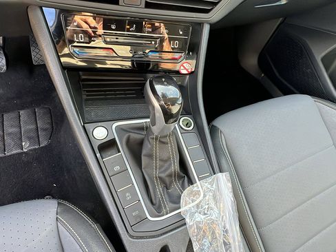 Used 2025 Volkswagen Jetta SE image 30