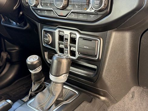 Used 2022 Jeep Wrangler Unlimited Sahara image 13