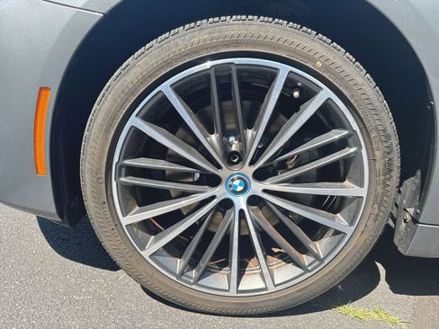 Used 2023 BMW 530e xDrive w/ Premium Package AWD/4WD image 7