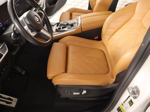 Used 2024 BMW X5 xDrive40i w/ M Sport Package image 12