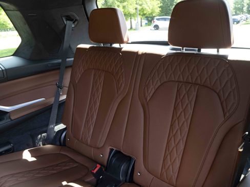 Used 2025 BMW X7 M60i AWD/4WD image 21