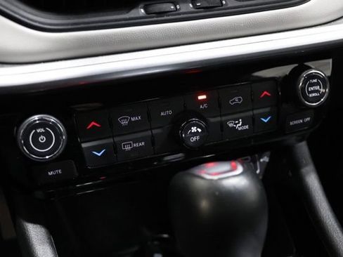 Used 2025 Jeep Compass Limited AWD/4WD image 30