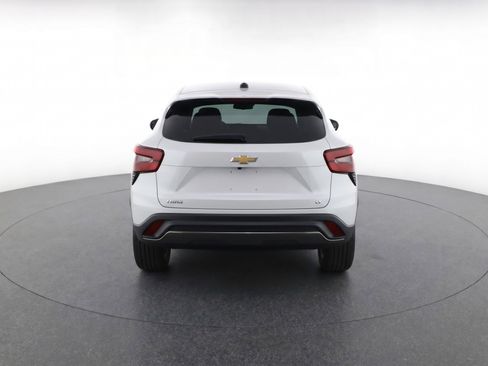 Used 2025 Chevrolet Trax LT w/ LT Convenience Package FWD image 7