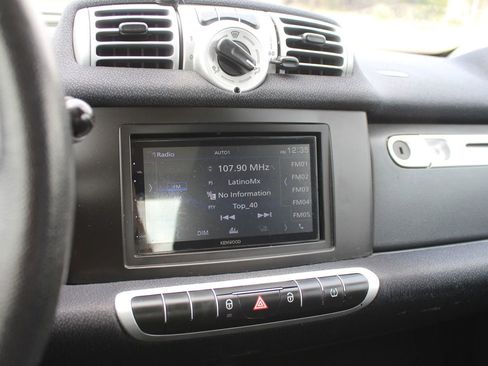 Used 2013 smart fortwo pure RWD image 13