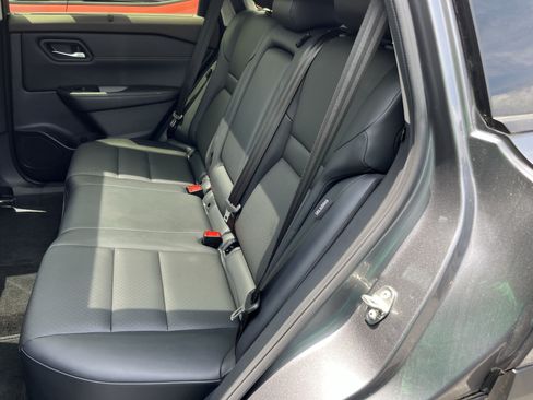 Used 2023 Nissan Rogue SV w/ SV Premium B Package AWD/4WD image 18