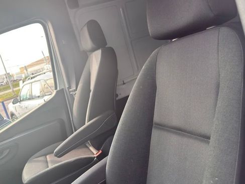 Used 2025 Mercedes-Benz Sprinter 2500 image 10