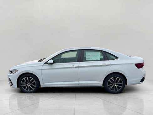 New 2025 Volkswagen Jetta SE image 4