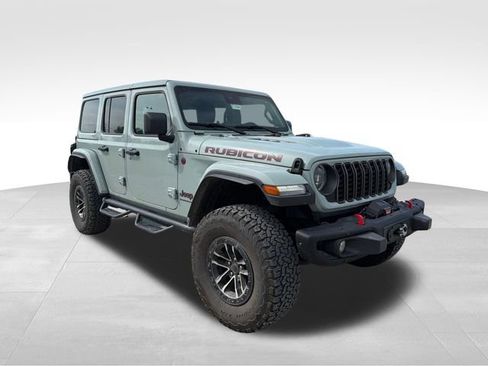 Used 2024 Jeep Wrangler Unlimited Rubicon AWD/4WD image 3