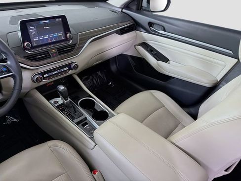 Used 2022 Nissan Altima 2.5 SL FWD image 25