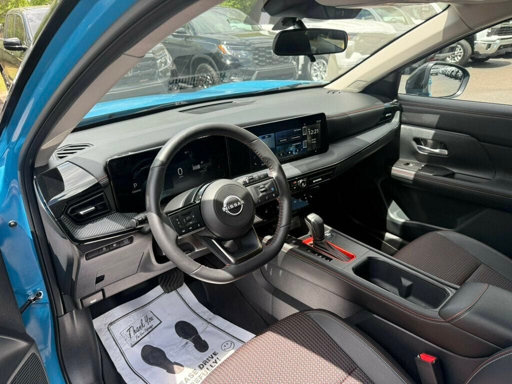 Used 2025 Nissan Kicks SR w/ SR Premium Package FWD image 3