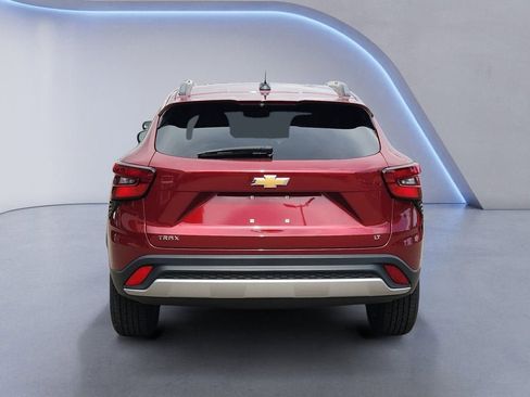 Certified 2025 Chevrolet Trax LT w/ LT Convenience Package FWD image 4