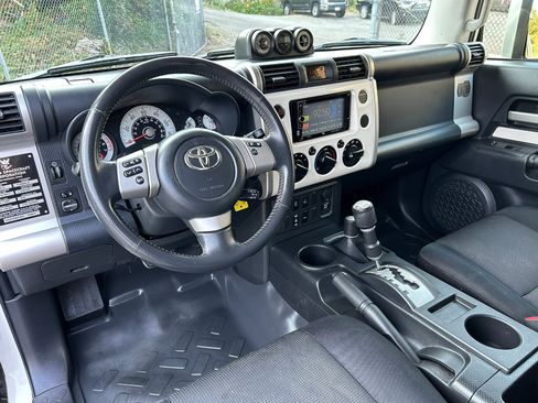 Used 2013 Toyota FJ Cruiser 4WD w/ Upgrade Pkg image 13