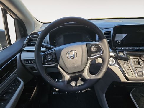Used 2024 Honda Odyssey Touring image 12