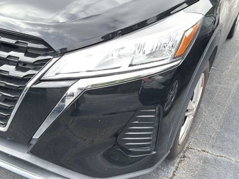 Used 2023 Nissan Kicks S FWD image 3