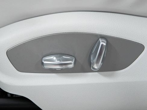 New 2026 Porsche Macan Turbo image 17