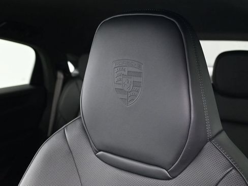 Certified 2025 Porsche Cayenne Turbo GT AWD/4WD image 17