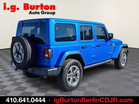 Used 2023 Jeep Wrangler Unlimited Sahara w/ Cold Weather Group AWD/4WD image 6
