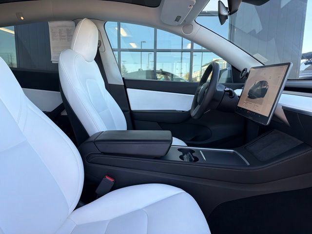Used 2022 Tesla Model Y Performance AWD/4WD image 11