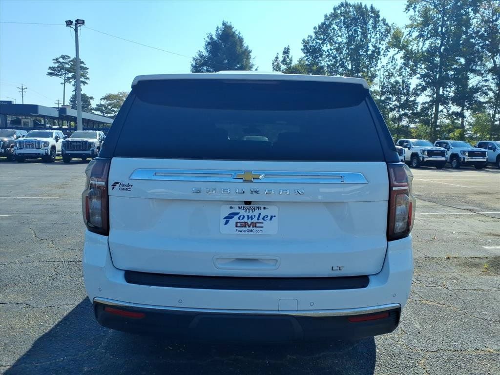 Used 2022 Chevrolet Suburban LT w/ Luxury Package AWD/4WD image 4