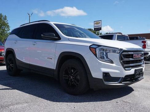 Used 2023 GMC Terrain AT4 AWD/4WD image 2