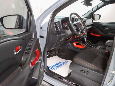 Used 2023 Nissan Frontier PRO-4X w/ Technology Package AWD/4WD image 3