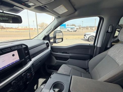Used 2023 Ford F250 XLT w/ FX4 Off-Road Package AWD/4WD image 26
