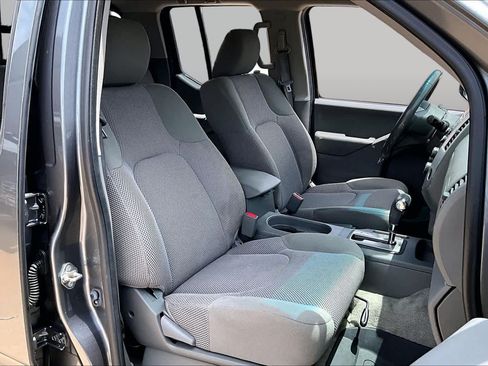 Used 2018 Nissan Frontier SV w/ Value Truck Package RWD image 8