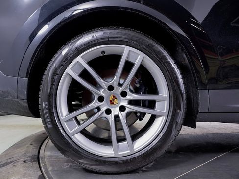 Used 2025 Porsche Cayenne image 22