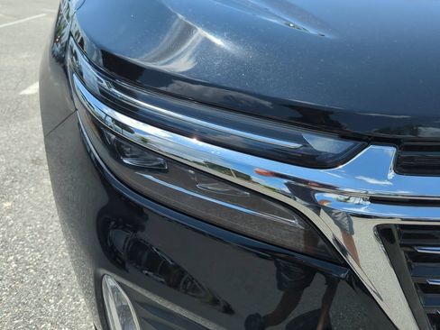 Used 2024 Chevrolet Equinox Premier FWD image 17