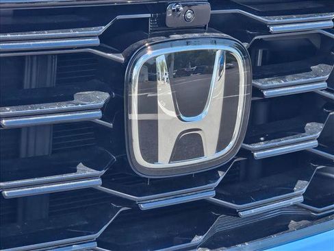Used 2025 Honda Pilot TrailSport image 5
