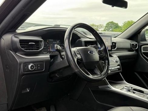 Used 2020 Ford Explorer XLT w/ Equipment Group 202A AWD/4WD image 13