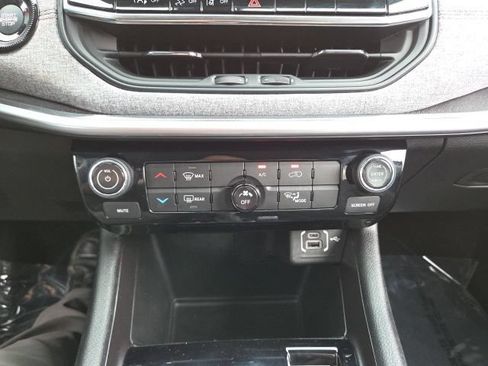 Used 2022 Jeep Compass Latitude AWD/4WD image 57