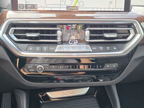 Used 2025 BMW X4 xDrive30i w/ Premium Package image 25