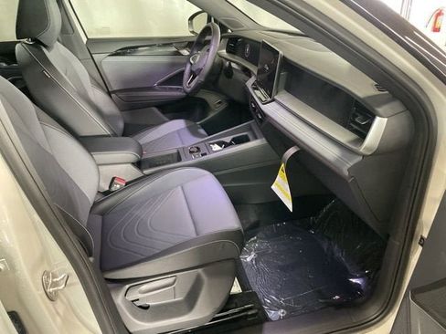 New 2026 Volkswagen Tiguan SE R-Line image 5