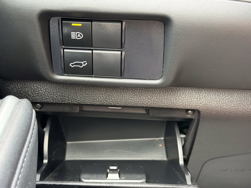Used 2020 Toyota Highlander XLE AWD/4WD image 7
