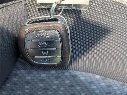 Used 2019 Hyundai Ioniq Plug-In Hybrid FWD image 38