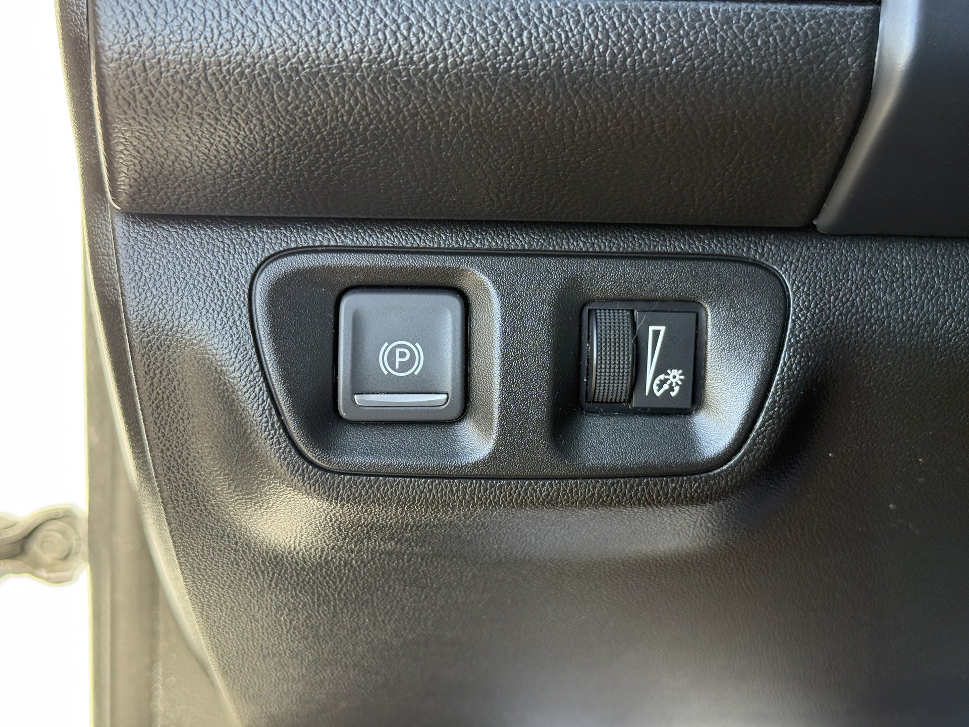 Used 2023 GMC Acadia SLE w/ Driver Convenience Package FWD image 37