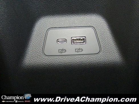 Certified 2025 Buick Envision Sport Touring image 18