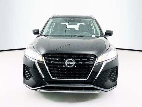 Used 2024 Nissan Kicks SV image 2