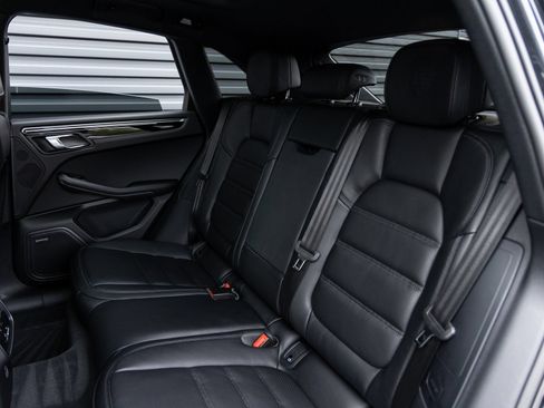 Certified 2026 Porsche Macan AWD/4WD image 27