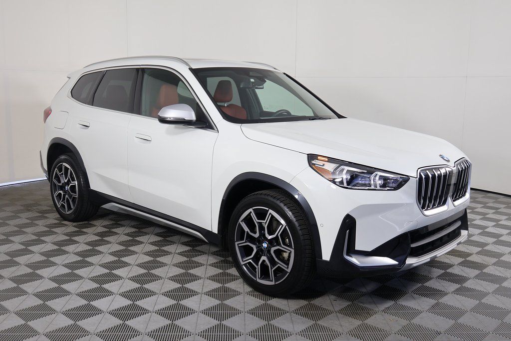 Used 2023 BMW X1 xDrive28i w/ Convenience Package AWD/4WD image 3